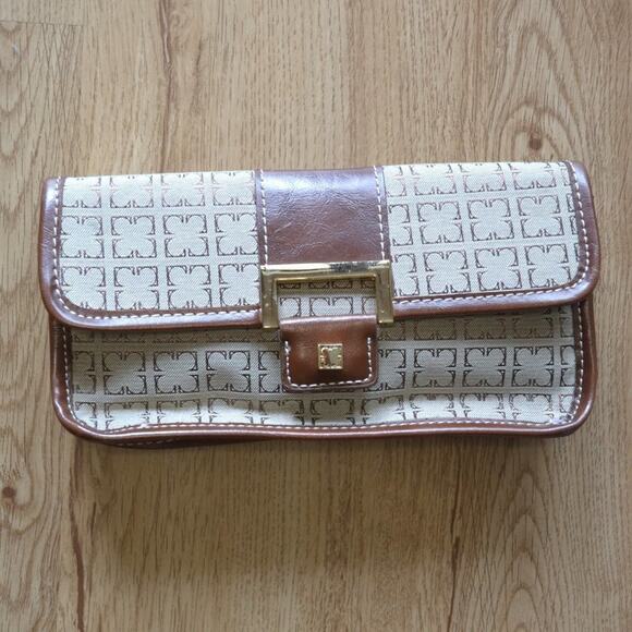 Liz Claiborne New York Four Leaf Clover Wallet - Picture 1 of 7